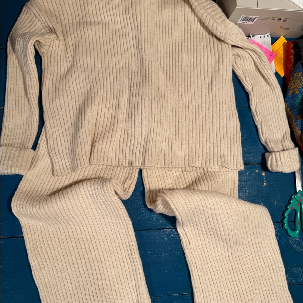 Sincerely Jules Cream Ribbed Knit/sweater set size medium